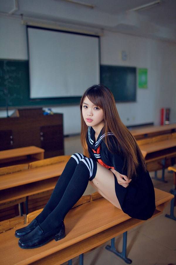 台湾女学生制服诱惑人体艺术写真