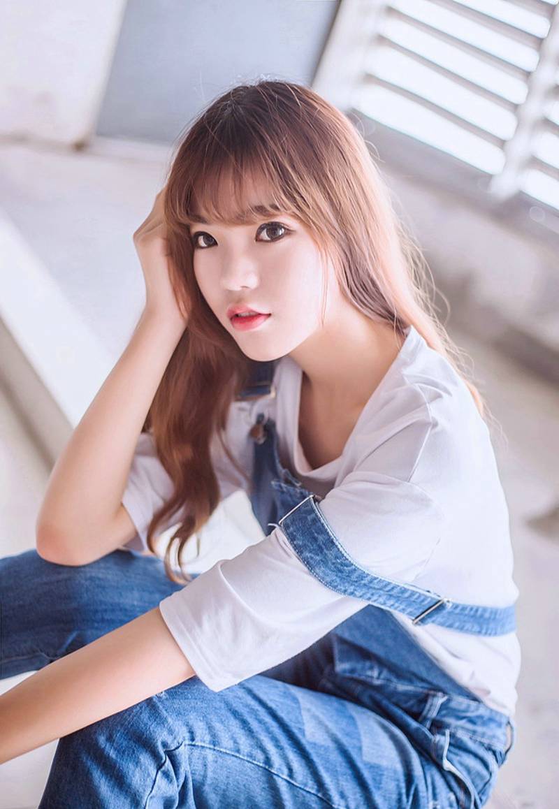 牛仔背带妹子绝美大胆人体艺术写真