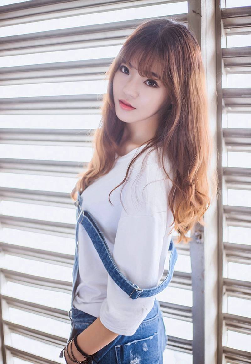 牛仔背带妹子绝美大胆人体艺术写真