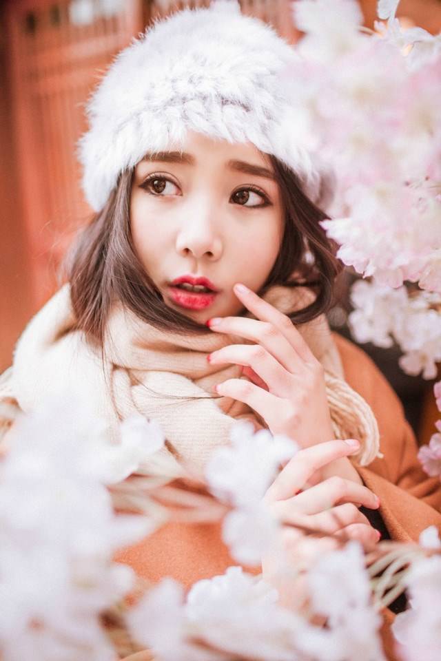 韩国大眼美女人体模特樱花树写真