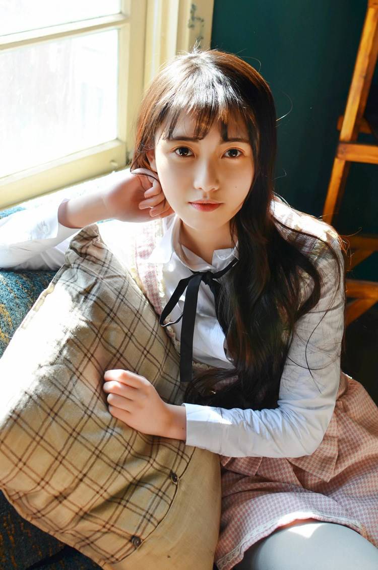 中国90后嫩模居家人体艺术写真