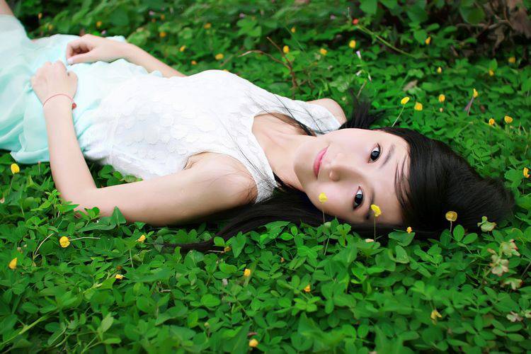 日本清纯少女户外人体写真集锦