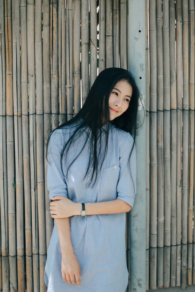 都市时尚美女人体写真尽显甜美气质