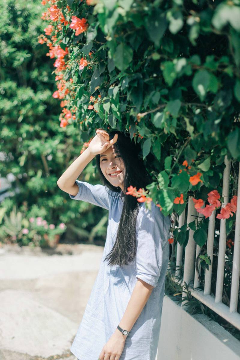 都市时尚美女人体写真尽显甜美气质