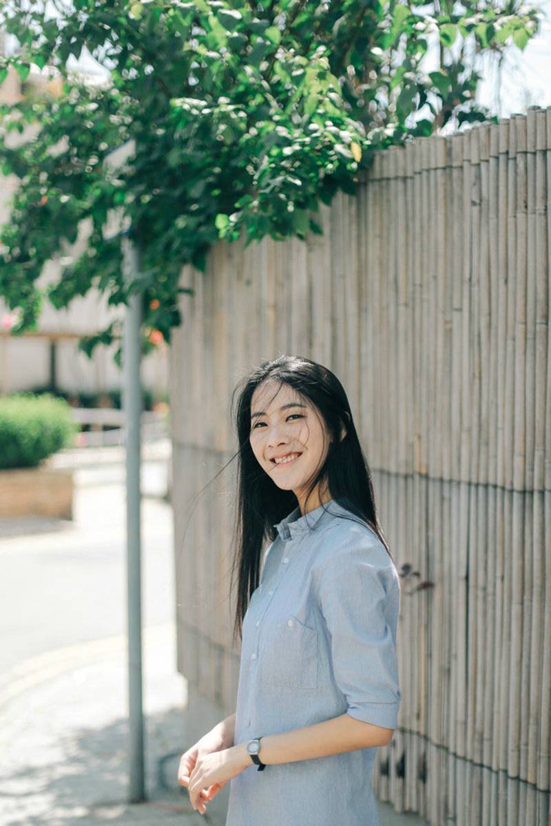 都市时尚美女人体写真尽显甜美气质