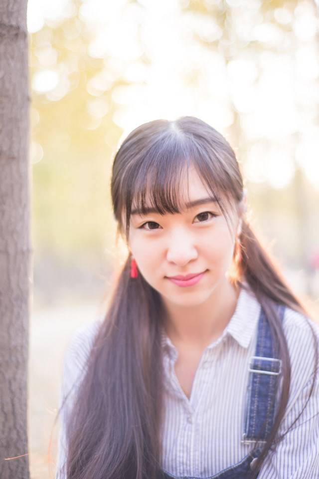 可爱甜美少女秋日唯美人体艺术写真