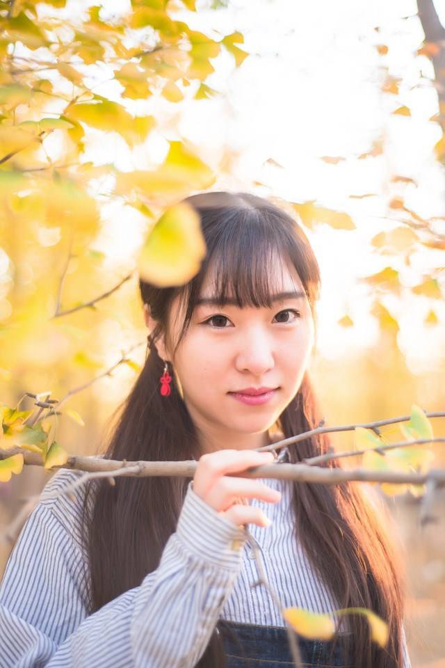 可爱甜美少女秋日唯美人体艺术写真