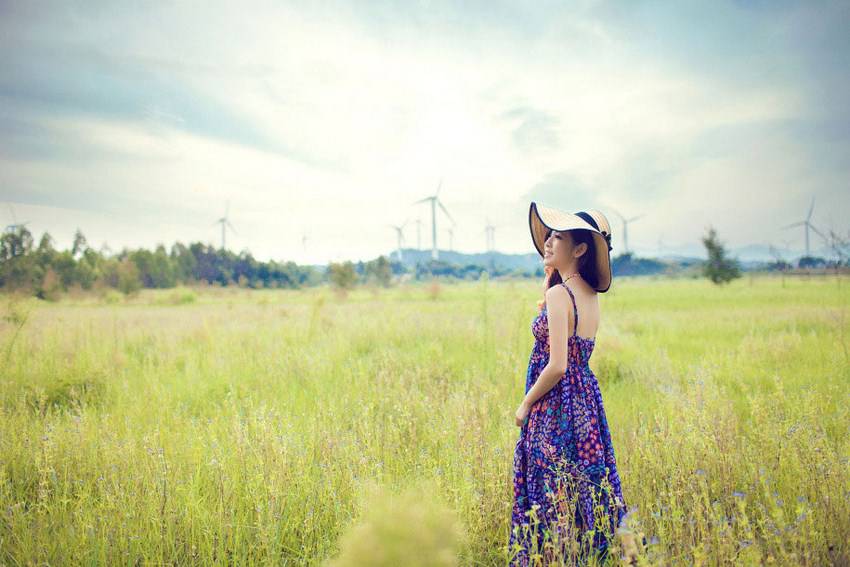 人气时尚模特户外清新人体艺术照