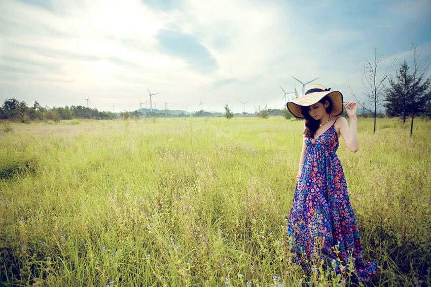 人气时尚模特户外清新人体艺术照