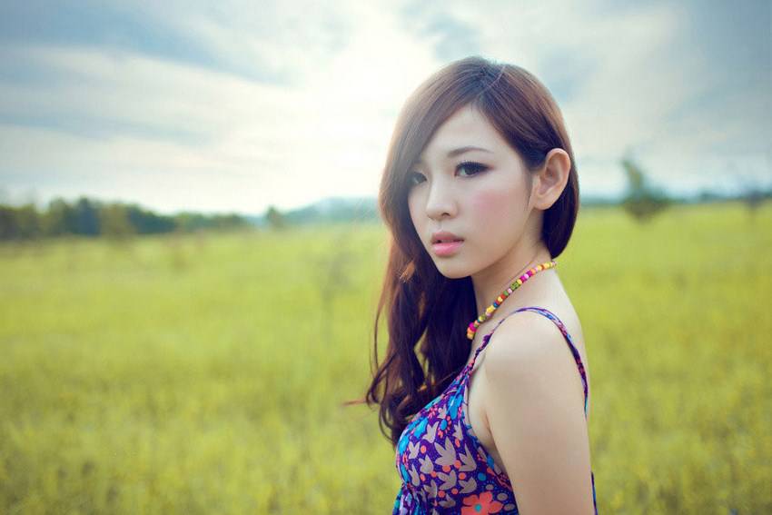 人气时尚模特户外清新人体艺术照