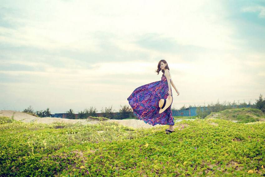 人气时尚模特户外清新人体艺术照