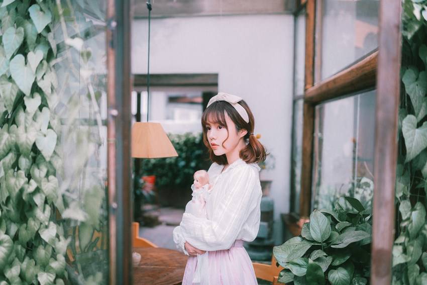 日本大眼睛女孩唯美意境人体写真