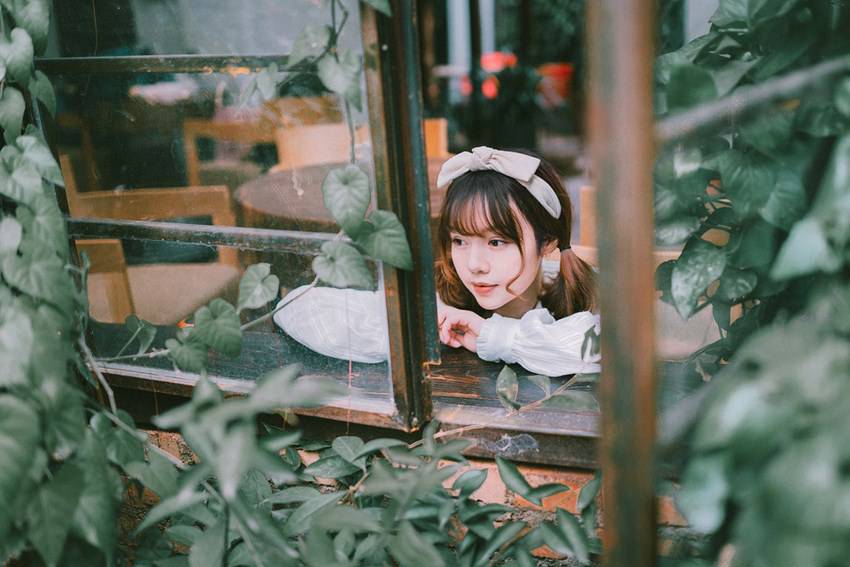 日本大眼睛女孩唯美意境人体写真