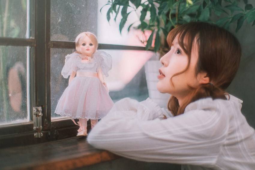 日本大眼睛女孩唯美意境人体写真