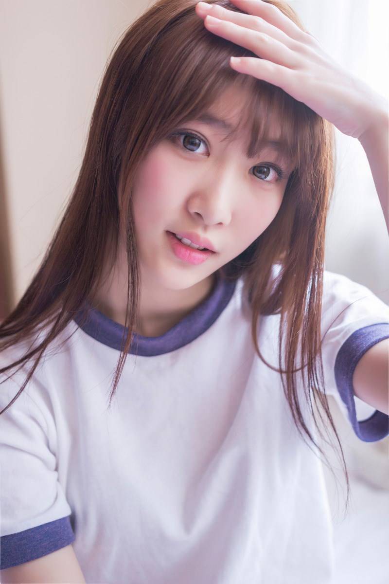 日本大眼睛女孩唯美意境人体写真