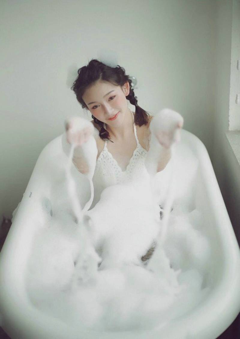 粉嫩少女大胆人体艺术写真