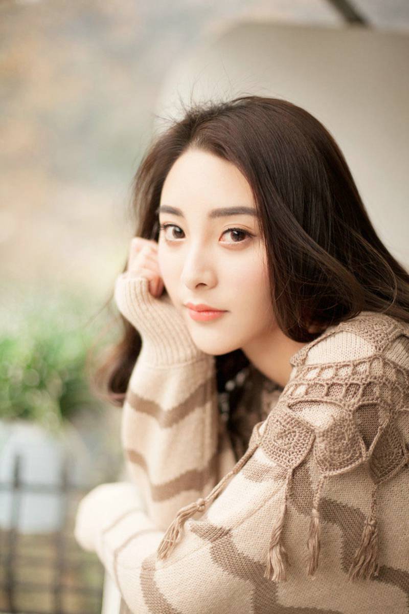 气质长发模特冬日时尚人体写真