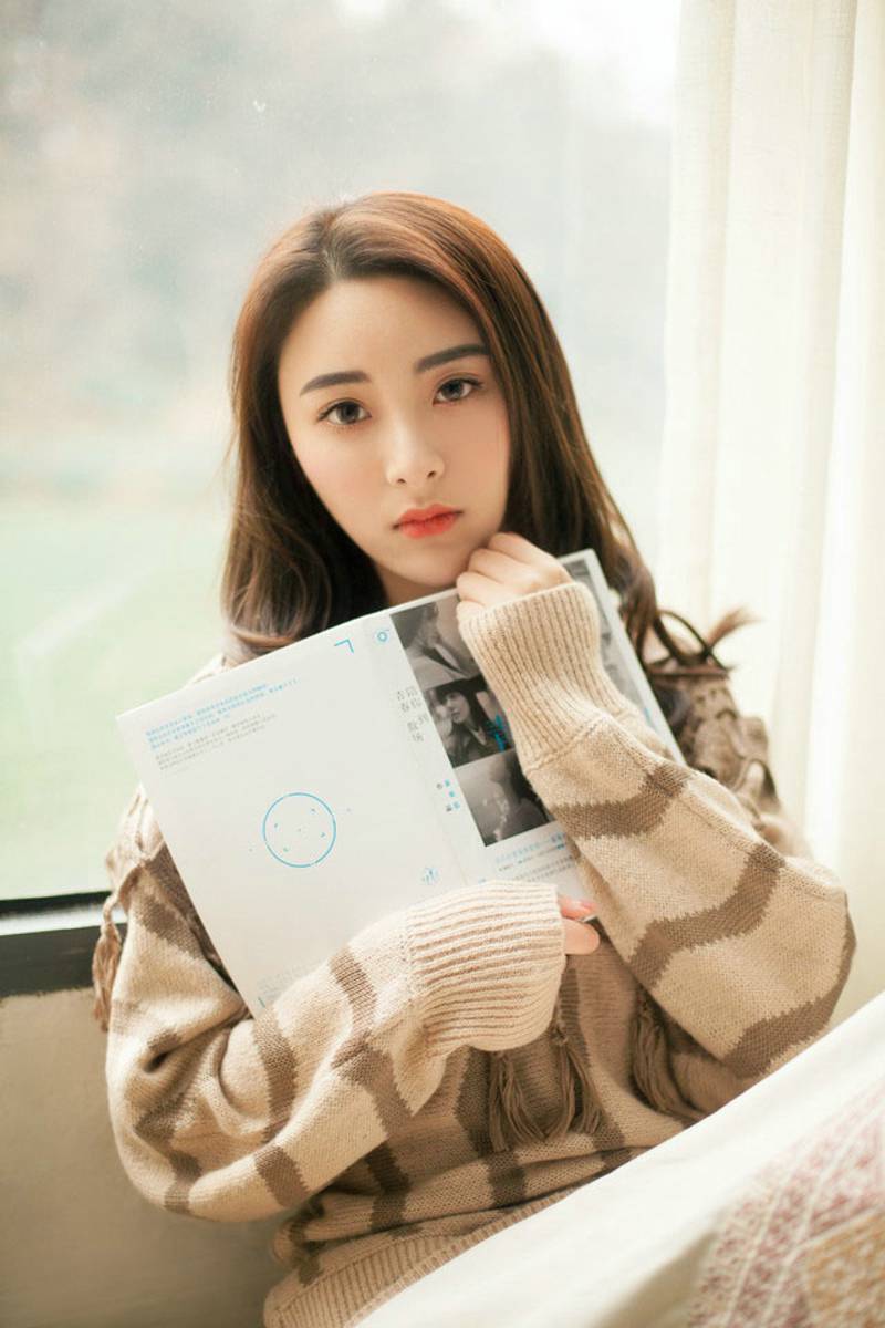 气质长发模特冬日时尚人体写真