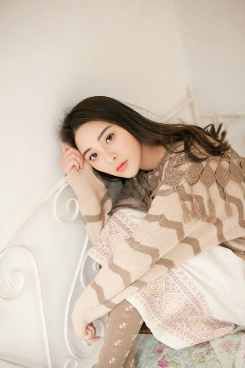 气质长发模特冬日时尚人体写真