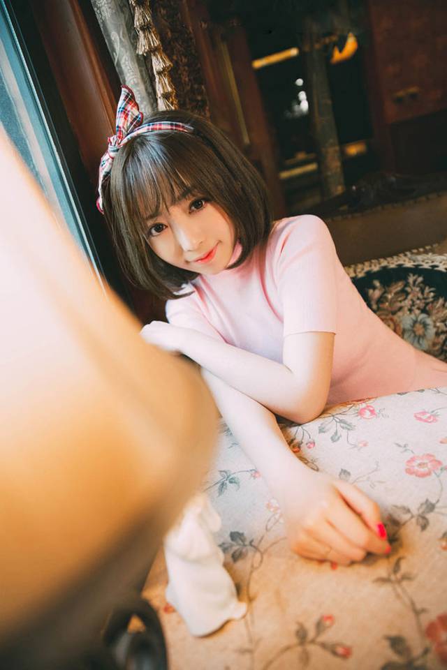 韩国短发女神诱惑性感人体写真