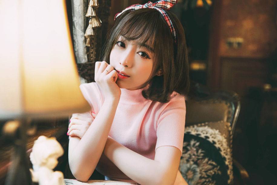 韩国短发女神诱惑性感人体写真