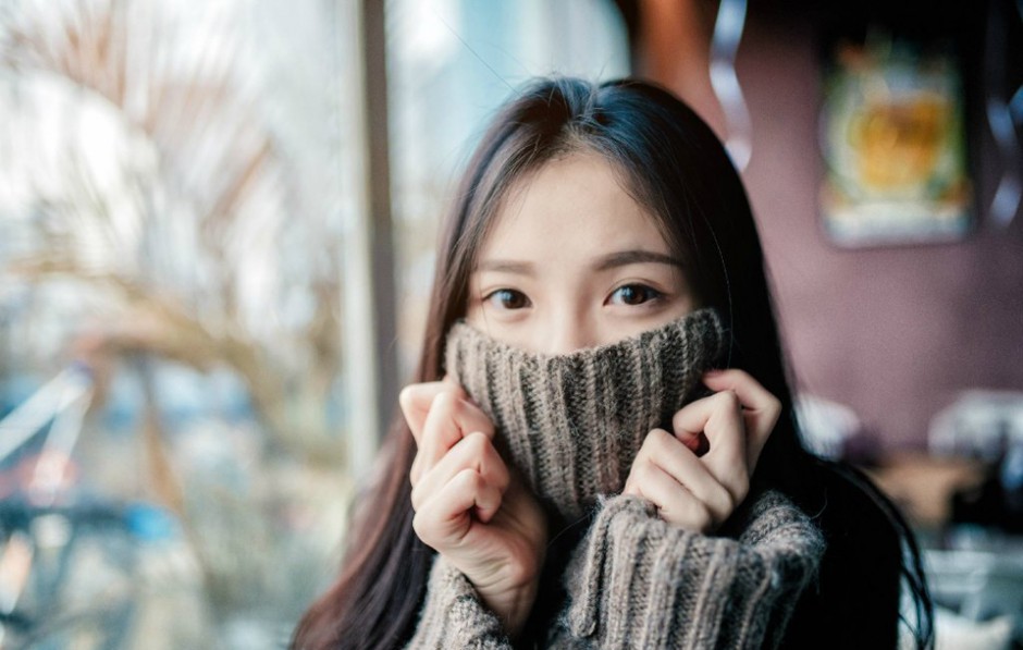 中国90后萌妹纸冬日甜美人体写真图片
