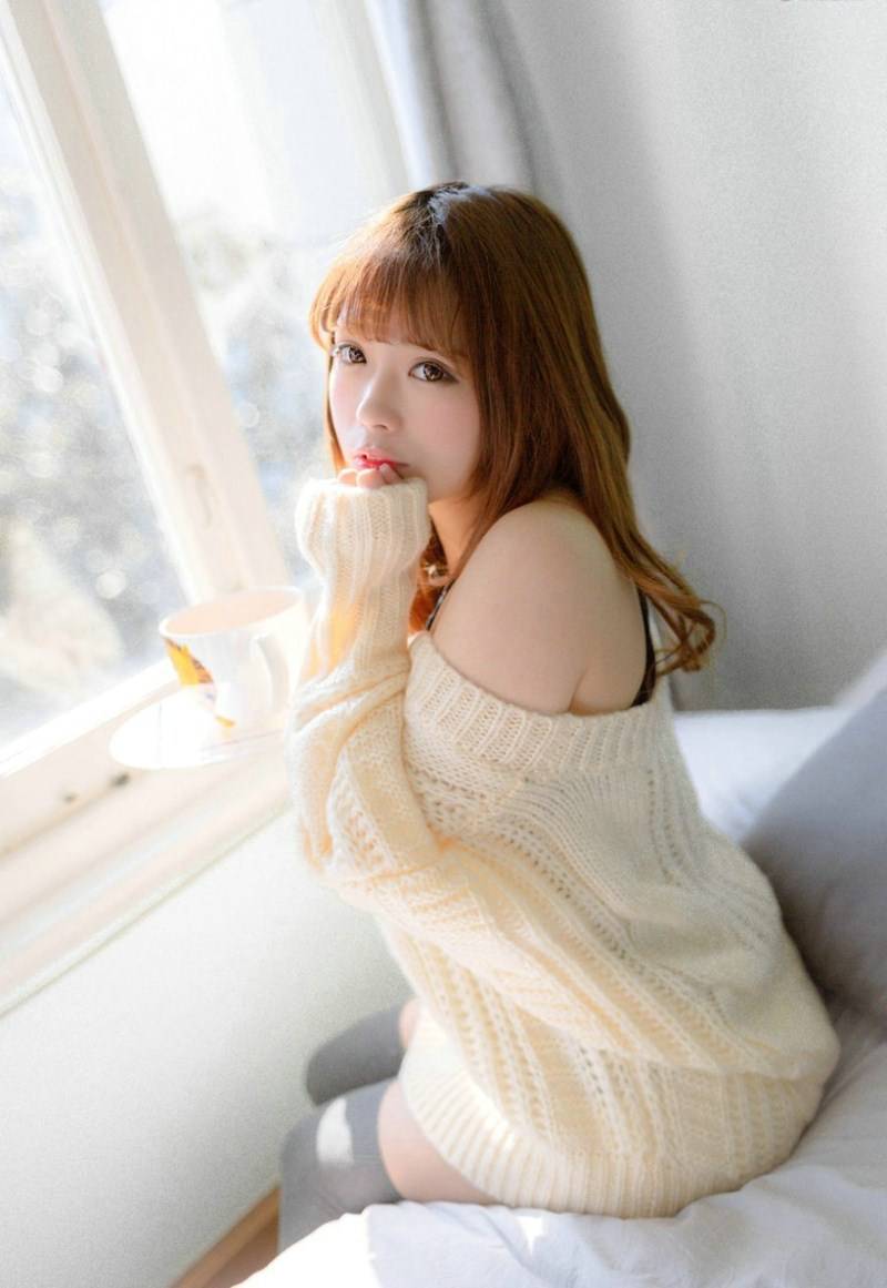 韩国清纯美女床上大胆人体艺术写真