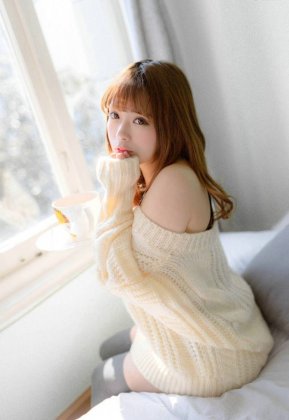 韩国清纯美女床上大胆人体艺术写真