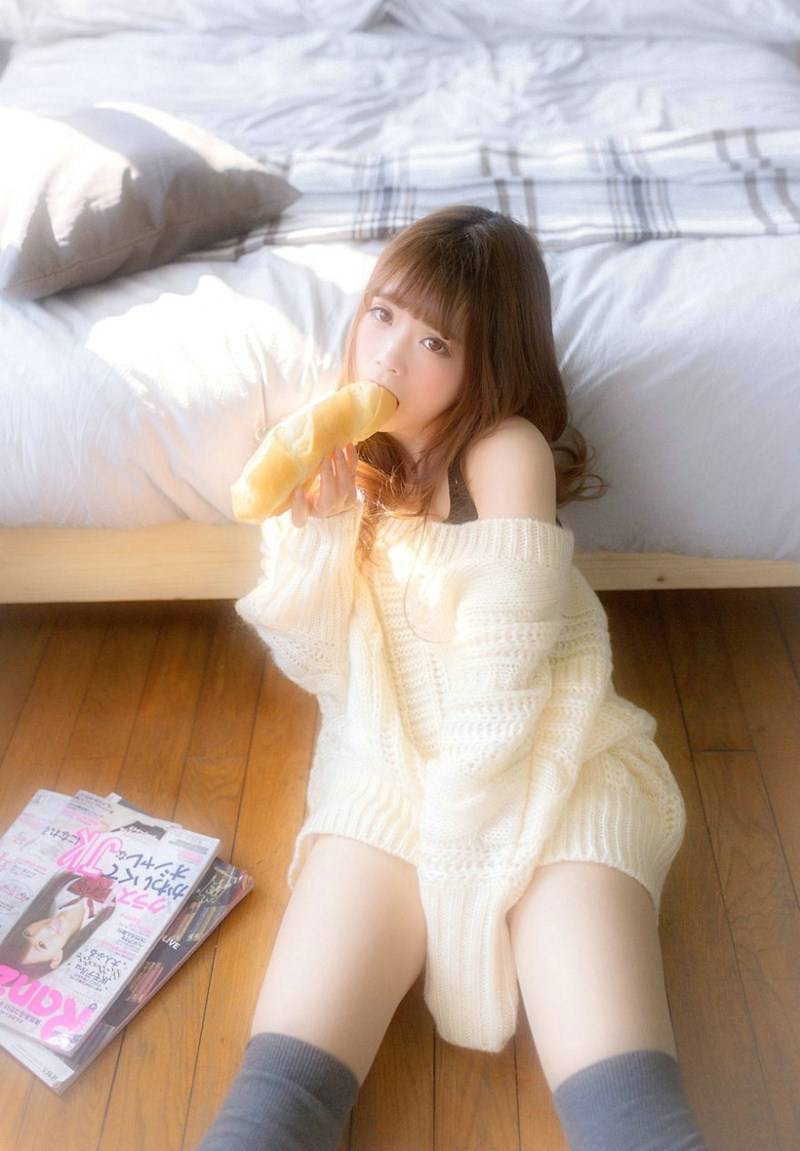 韩国清纯美女床上大胆人体艺术写真