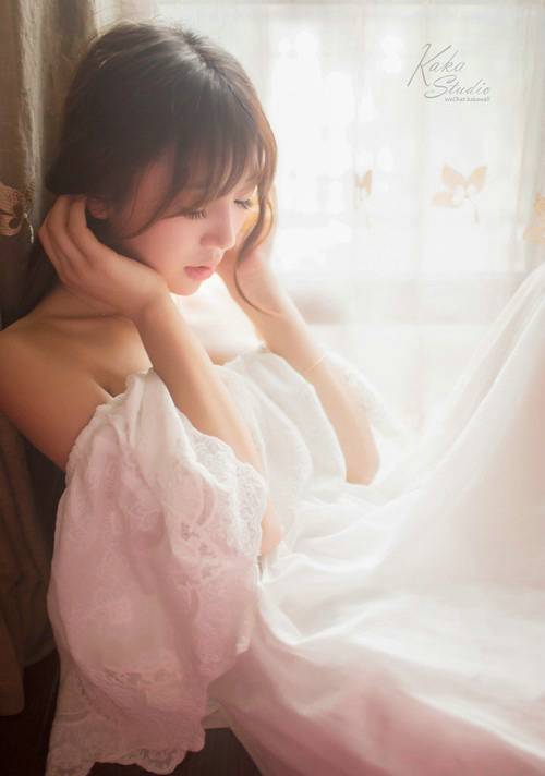 中国白皙美女玩转顶级人体艺术