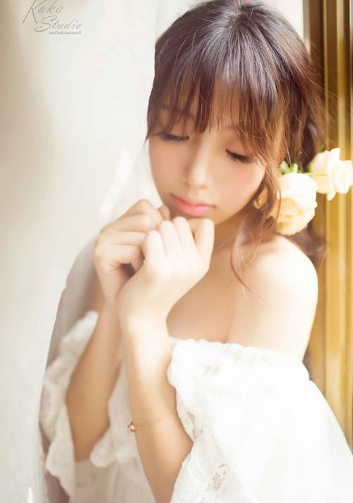 中国白皙美女玩转顶级人体艺术