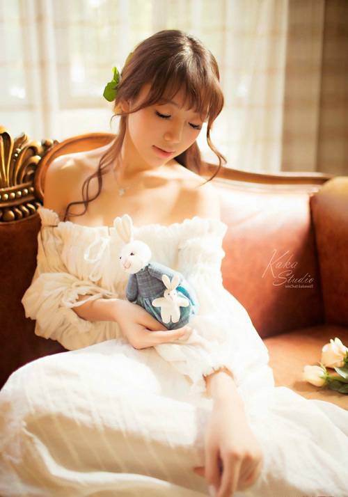 中国白皙美女玩转顶级人体艺术