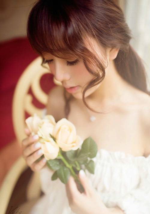 中国白皙美女玩转顶级人体艺术