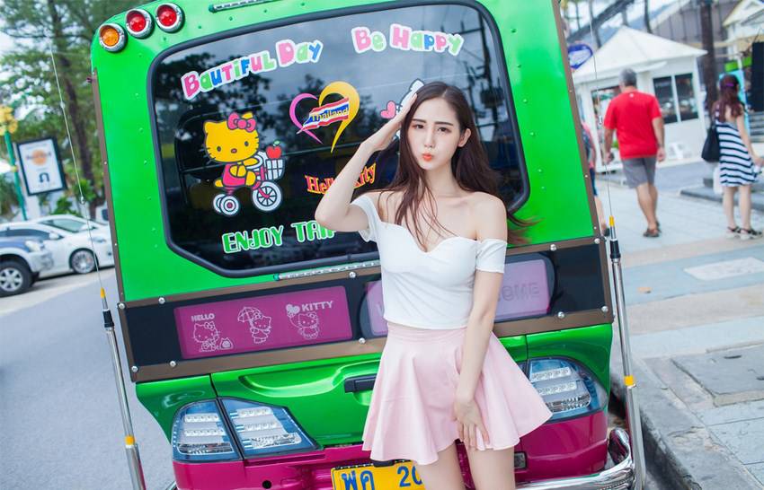 大胆美女SISY思玩转性感顶级人体艺术