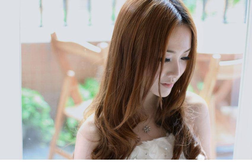 唯美漂亮少女白色婚纱人体写真