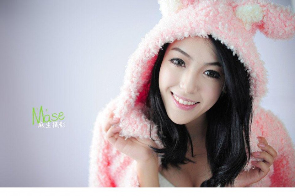 90后清纯少女桃色私房人体艺术照