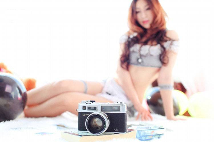 身段高挑的甜美少女私房人体艺术照