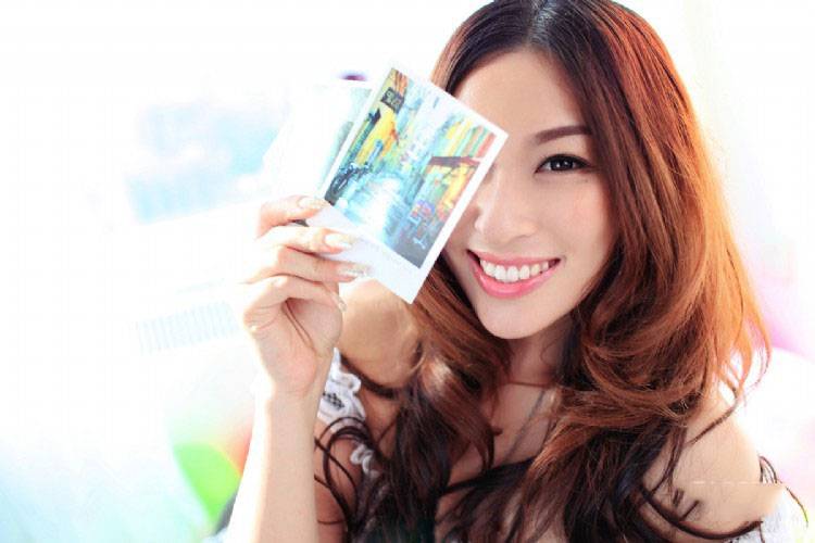 身段高挑的甜美少女私房人体艺术照