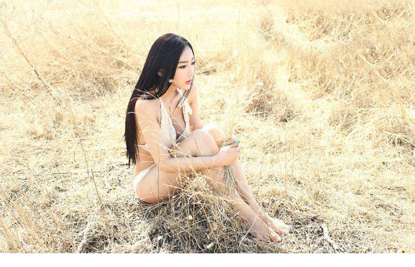 性感模特野外极品人体艺术摄影图