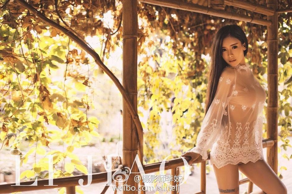 90后性感女神施沐希时尚人体艺术写真