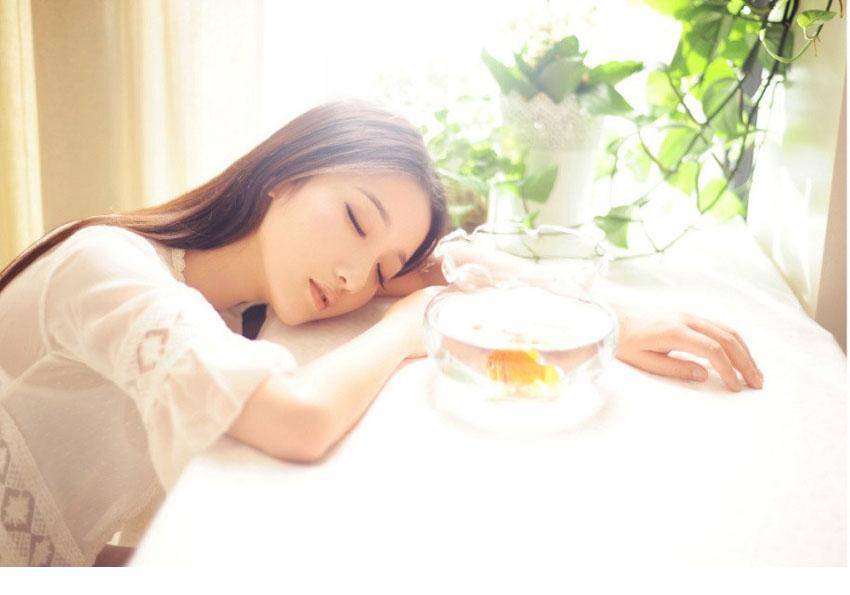 中国长发女模特唯美人体艺术写真