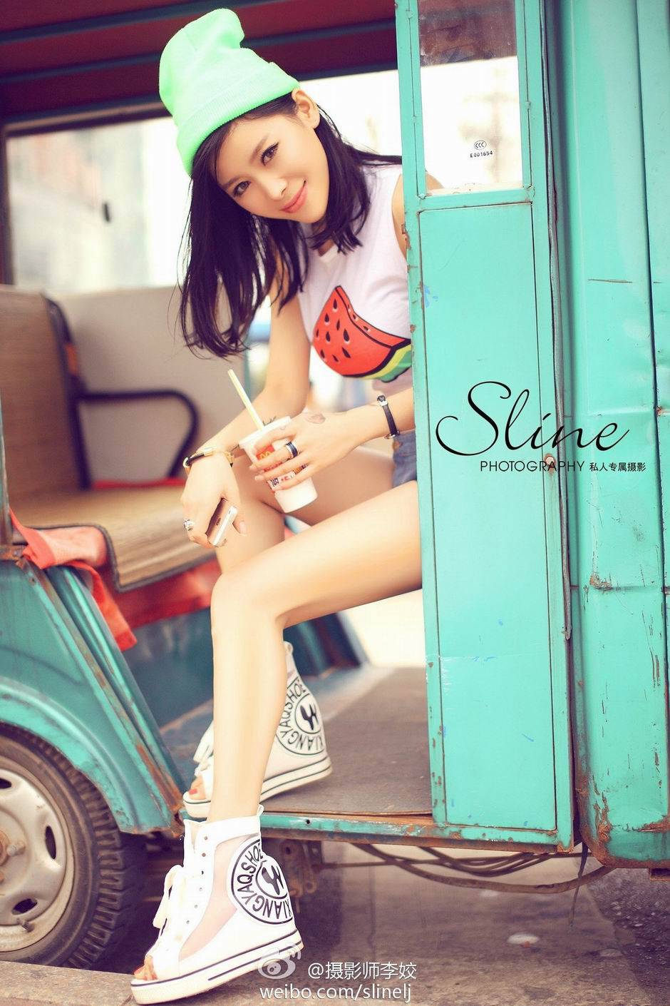 90后性感女神施沐希时尚人体艺术写真