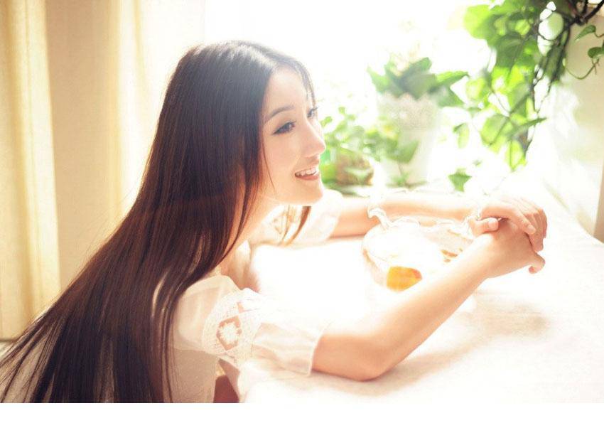 中国长发女模特唯美人体艺术写真