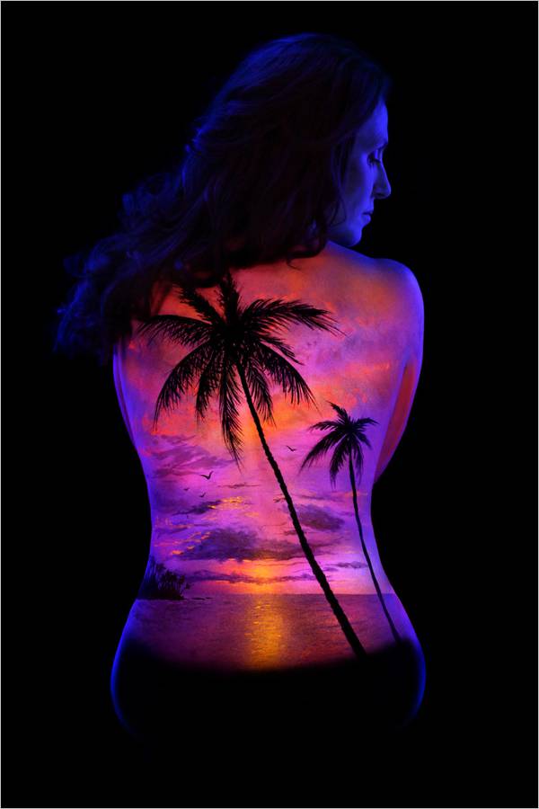 黑光里的美女性感人体艺术写真