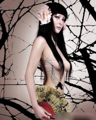 妖娆俄罗斯美女人体彩绘诱惑照片