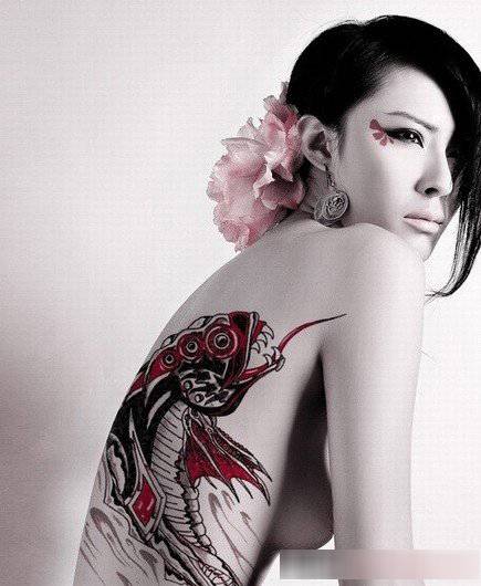 妖娆俄罗斯美女人体彩绘诱惑照片