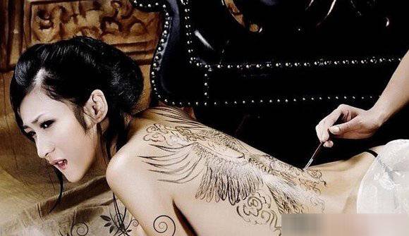 妖娆俄罗斯美女人体彩绘诱惑照片