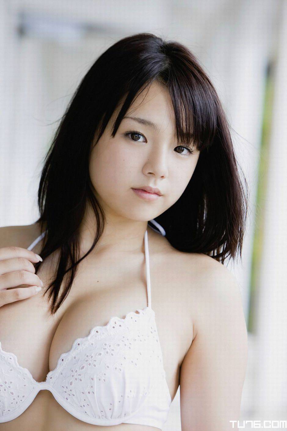 日本模特筱崎爱肉感十足人体艺术图片欣赏