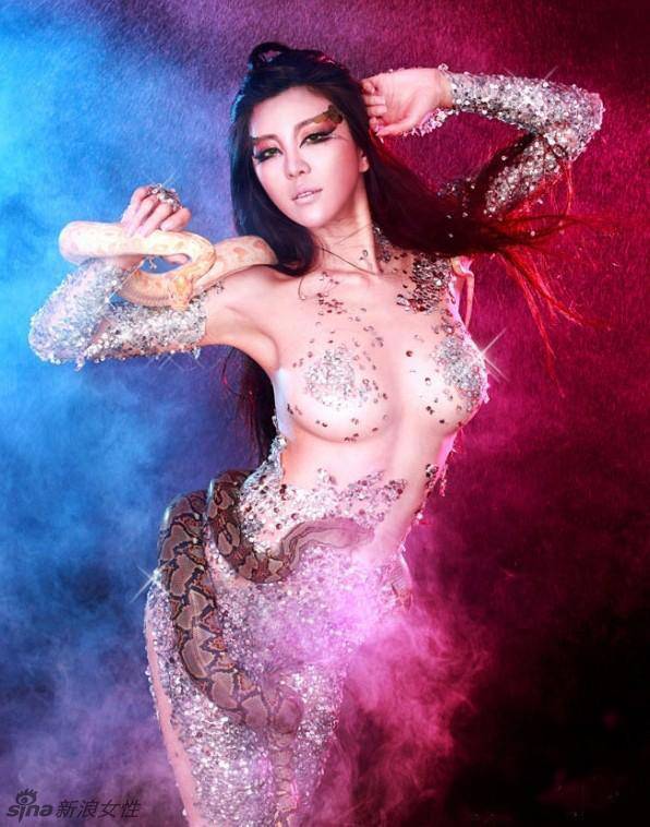 刚小希诱惑逼真人体艺术高清写真