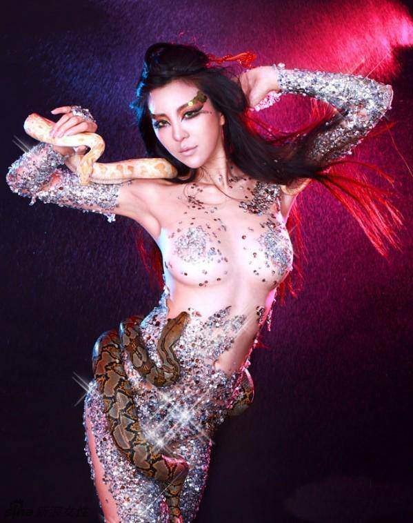 刚小希诱惑逼真人体艺术高清写真